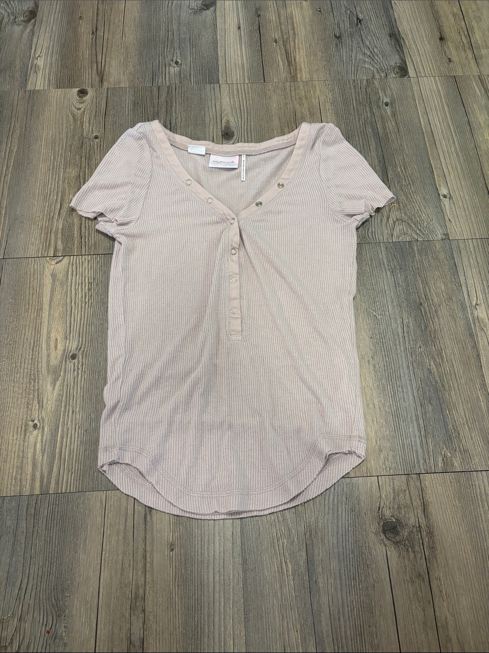 Urban Outfitters Ribbed Snap Henley Tee in Light Mauve